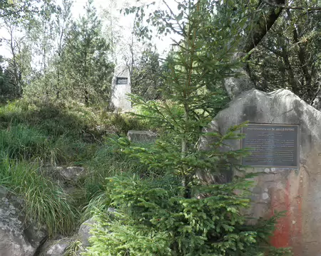 PXL032 au Seekopf, tombe de Julius Euting, spécialiste des langues orientales et président du club Vosgien de 1876 à 1912