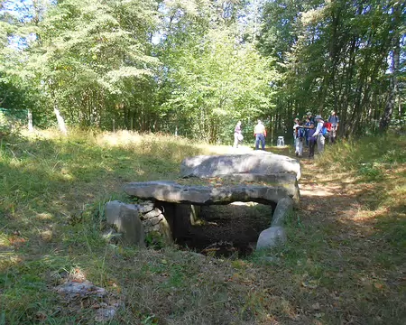 PXL008 L'Allée couverte de la Pierre-Plate, monument funéraire néolithique de 14 mètres de long, forêt de l'Isle-Adam.
