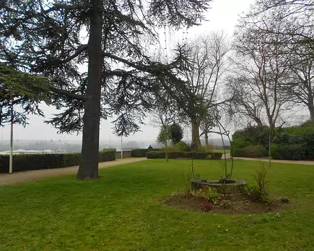 PXL010 Jardin du Musée Pissarro dominant l'Oise.