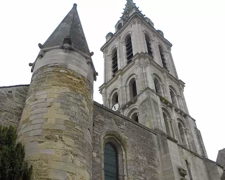 PXL019 Le clocher roman à deux étages est l'un des plus anciens du département.