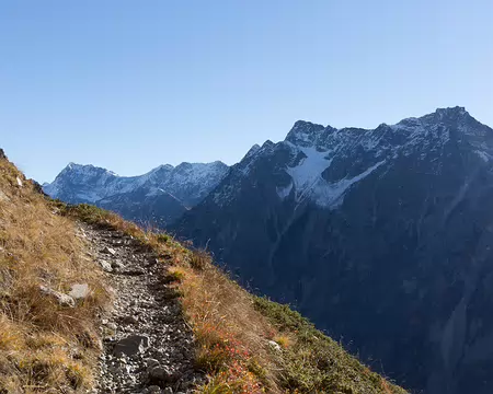 FM9A5251 De gauche à droite, les Pointes de Rougnoux (3179m) et la Crête de Martinet. A droite, la Montagne de Cédéra et l’Aiguille de Cédéra (2909m)