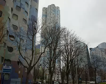 2017_02_19_16-41-46 Construites entre 1973 et 1981 par l'entreprise Proco sur les plans d'Émile Aillaud, les 18 tours Aillaud regroupent 1 607 appartements. Elles sont recouvertes...