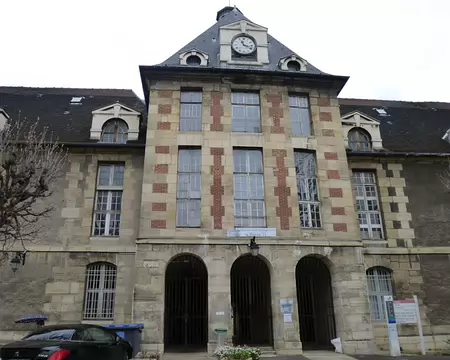 P1060925 Quadrilatère Saint-Louis