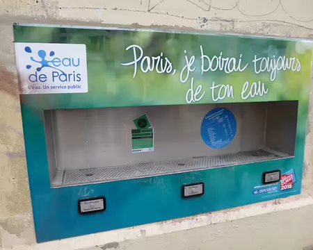 P1060932 Eau plate et eau pétillante.