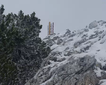 Pancarte marquant le Crêt de la Neige Pancarte marquant le Crêt de la Neige