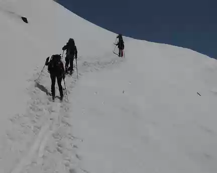 PXL023 On chausse les skis 200m sous la cabane